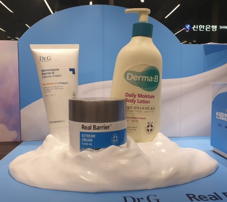 올리브영 명동 강남지점 조형물